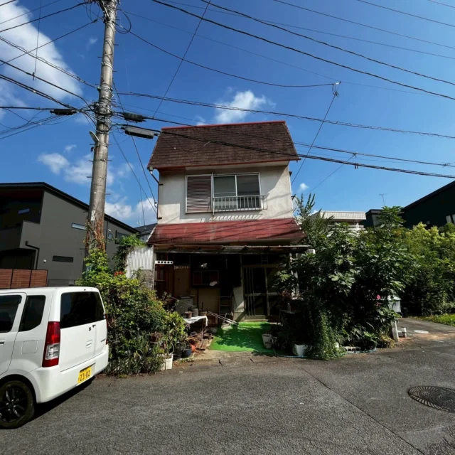こんにちわ👋高來建匠です‼️

神奈川県湯河原町内　　木造二階建
井戸が土間の下に隠れていたので急遽お清めし息抜き現場完了です。　　ご安全に～🦺

#神奈川#小田原#西湘#湘南#県央#相模原#横浜#川崎#家の解体工事#家のリフォーム工事#家の外構工事#リノベーション#土木工事#古民家#木造#RC造#S造#SRC#内装解体#不動産#工務店#藤沢市#中華街#社員旅行沖縄 #東京都#武蔵野市#グルメ#町田市#湯河原