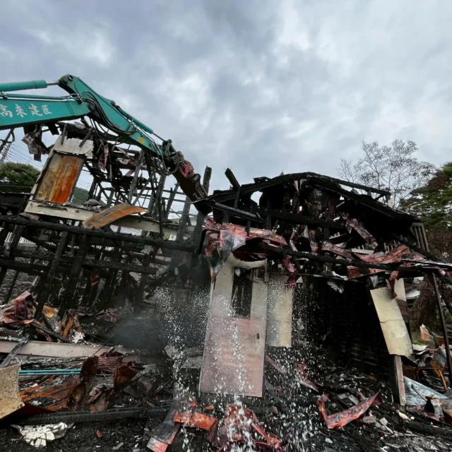 こんにちわ👋高來建匠です‼️

神奈川県松田町　　木造二階建
火事現場です。ご安全に～🦺

#神奈川#小田原#西湘#湘南#県央#相模原#横浜#川崎#家の解体工事#家のリフォーム工事#家の外構工事#リノベーション#土木工事#古民家#木造#RC造#S造#SRC#内装解体#不動産#工務店#藤沢市#東京都#グルメ#町田市#湯河原 #松田町#火事現場