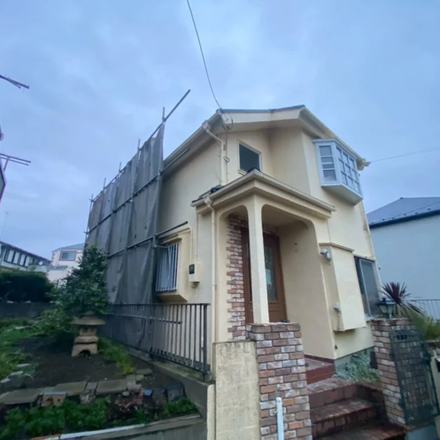 こんにちわ👋高來建匠です‼️

神奈川県横浜市内　　木造二階建
着工です。　　ご安全に～🦺

#神奈川#小田原#西湘#湘南#県央#相模原#横浜#川崎#家の解体工事#家のリフォーム工事#家の外構工事#リノベーション#土木工事#古民家#木造#RC造#S造#SRC#内装解体#不動産#工務店#藤沢市#中華街#東京都#町田市#湯河原#平塚#大磯#座間